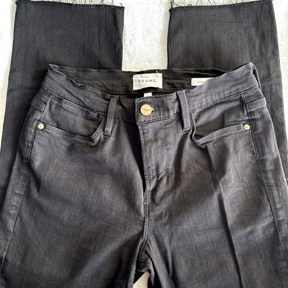 Frame. Le High Straight. Excellent condition. Black. Distressed bottoms.